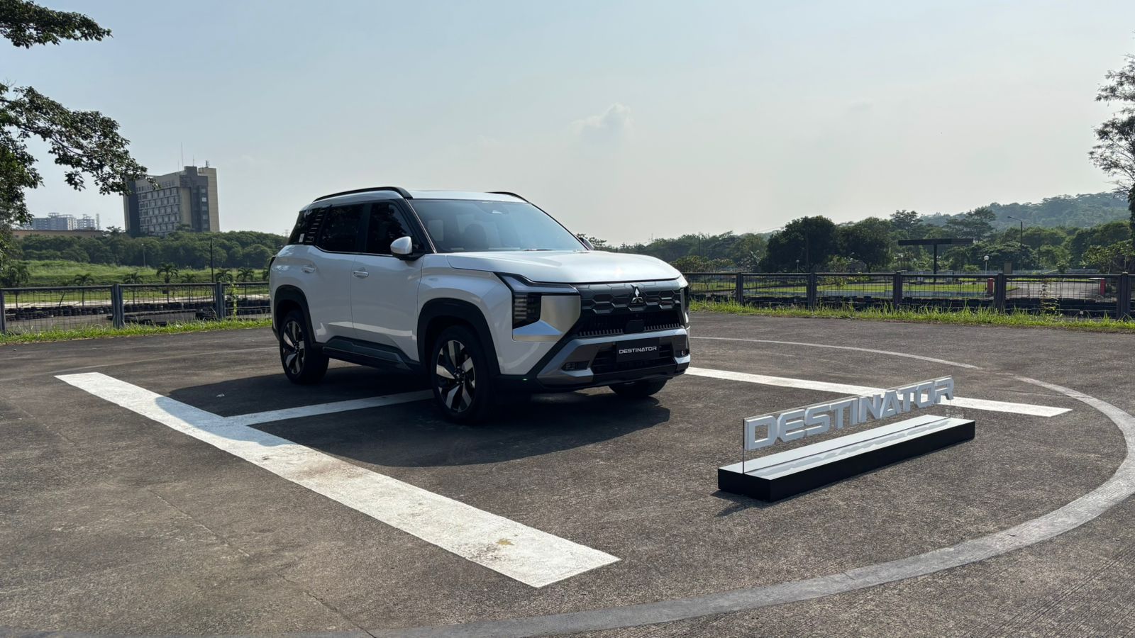 Mitsubishi Tegaskan Destinator Bukan XForce Versi Panjang