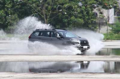 Kenapa Mitsubishi Xpander Cross Masih jadi Low SUV Ternyaman?