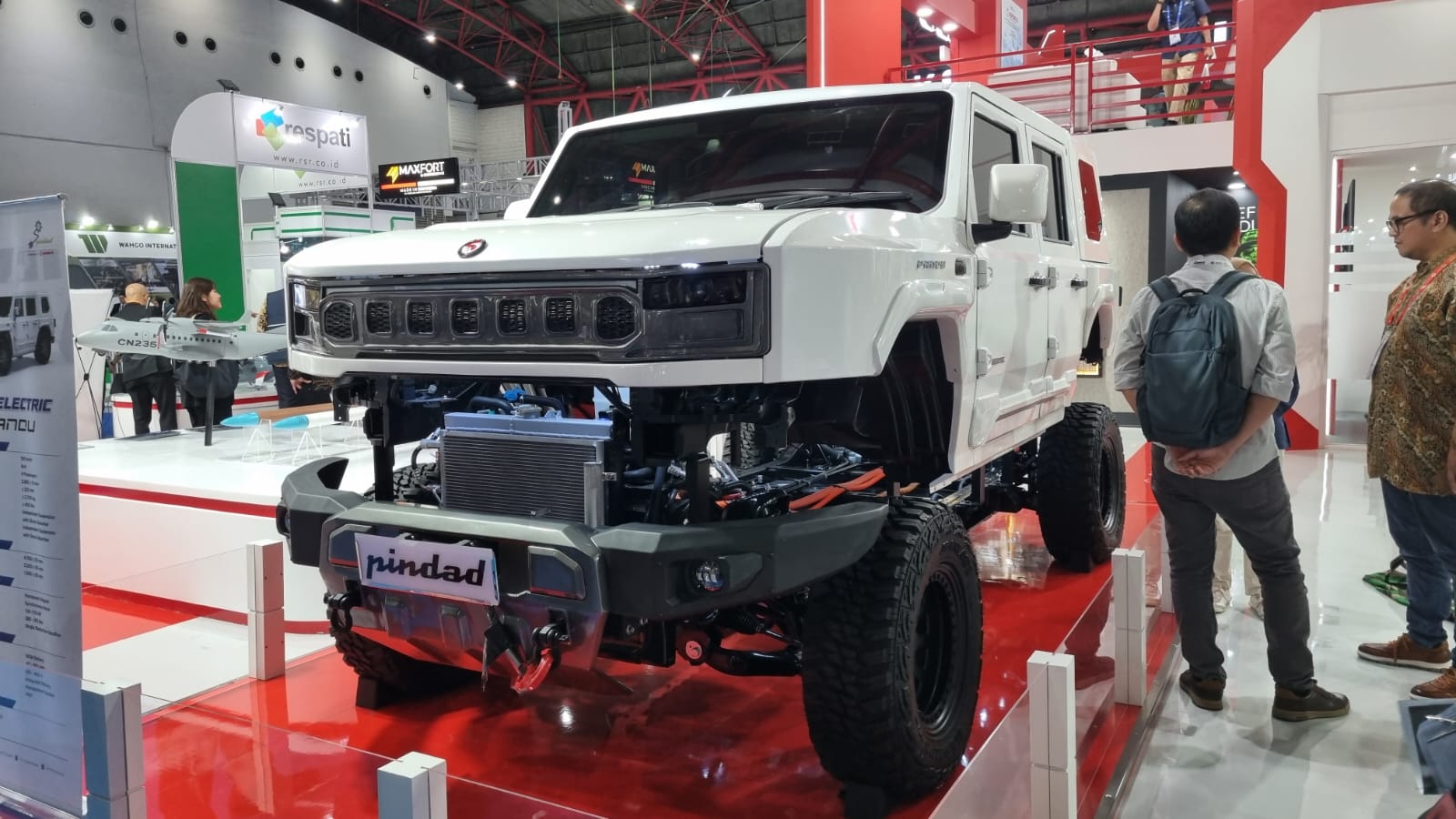 Wujud Mobil Taktikal Listrik Pindad PANDU di Indo Defence 2024