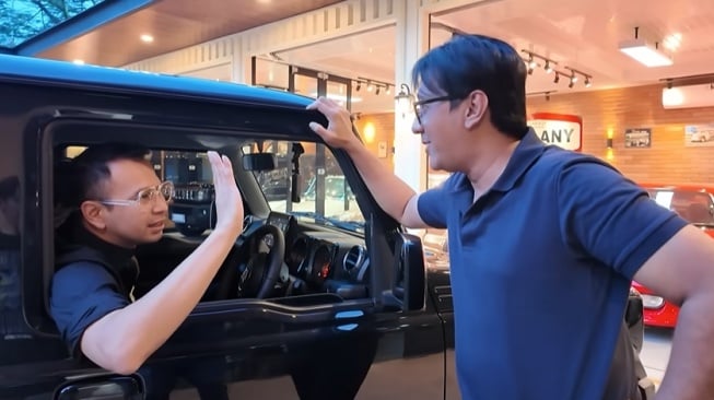 Raffi Ahmad Viral Lagi: Mau Pamer Suzuki Jimny Segala Dikawal Patwal! Raffi Ahmad Viral Lagi: Mau Pamer Suzuki Jimny Segala Dikawal Patwal!