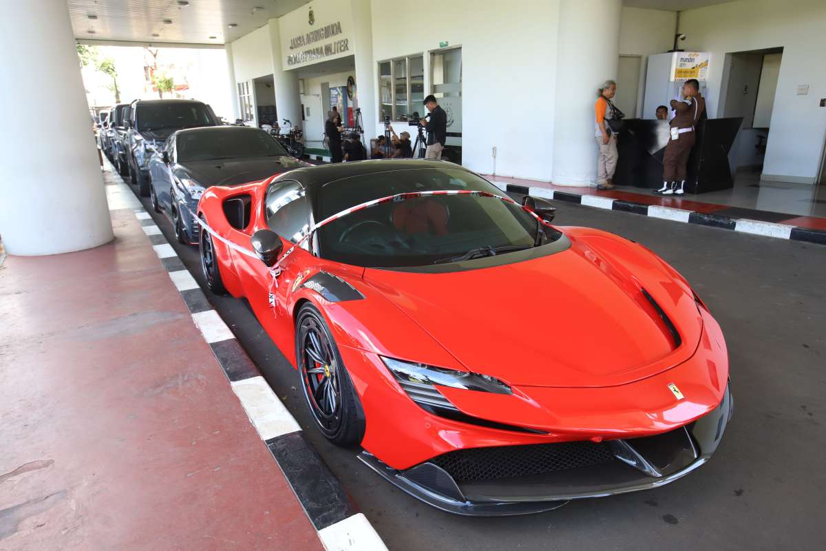 Deretan Mobil Koruptor Kasus CPO: dari Ferrari Sampai Nissan GTR