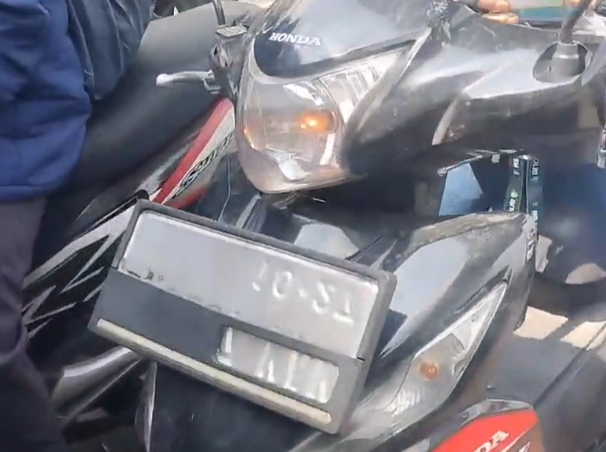 Akali Pelat Nomor Biar Lolos ETLE, <em>Eh</em> Kena Tilang Manual Juga