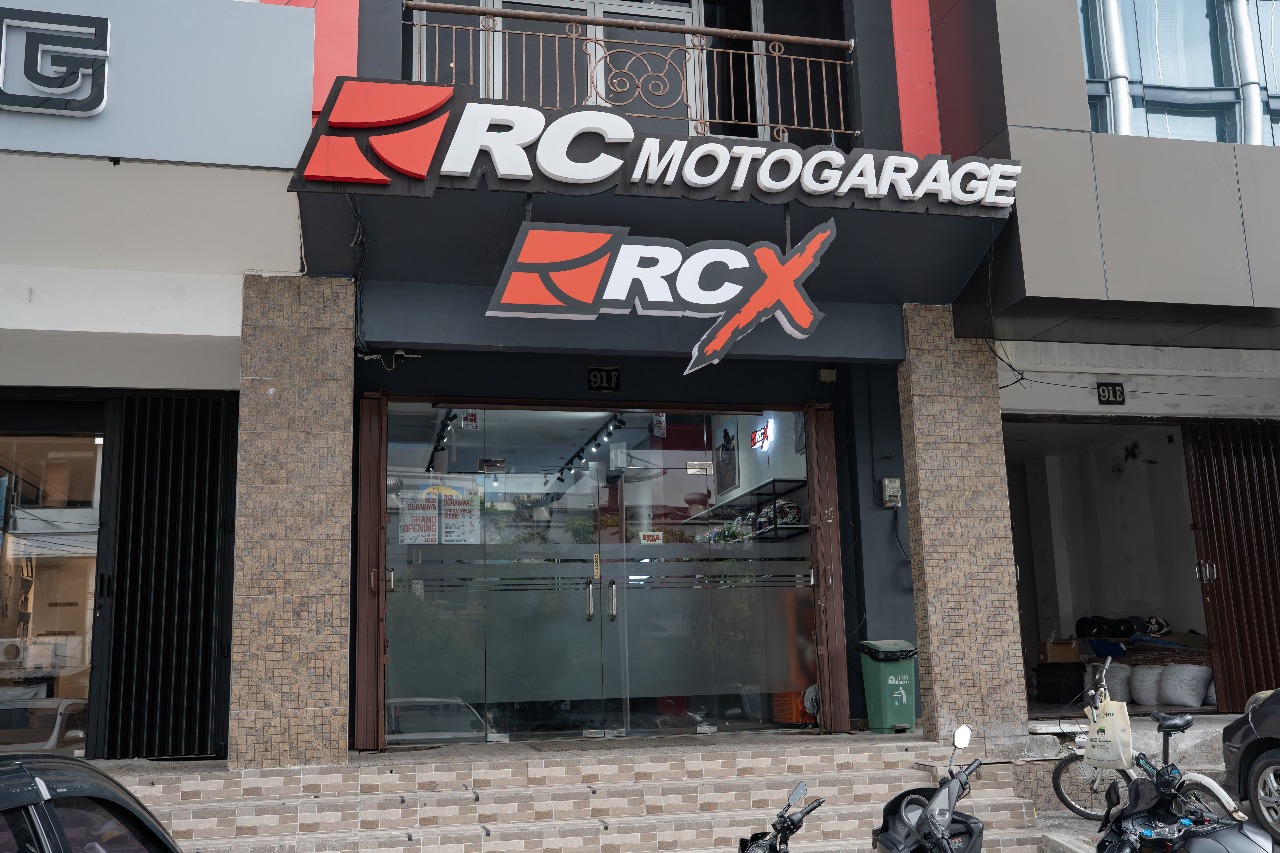 Toko Apparel Motor Premium RCX Motogarage  Hadir di Surabaya