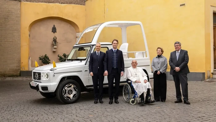Popemobile Kini Disulap jadi Klinik Kesehatan Anak di Gaza Popemobile Kini Disulap jadi Klinik Kesehatan Anak di Gaza