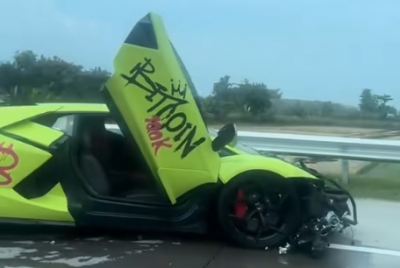 Viral Lamborghini Revuelto Kecelakaan di Tol Lewati Batas Kecepatan!