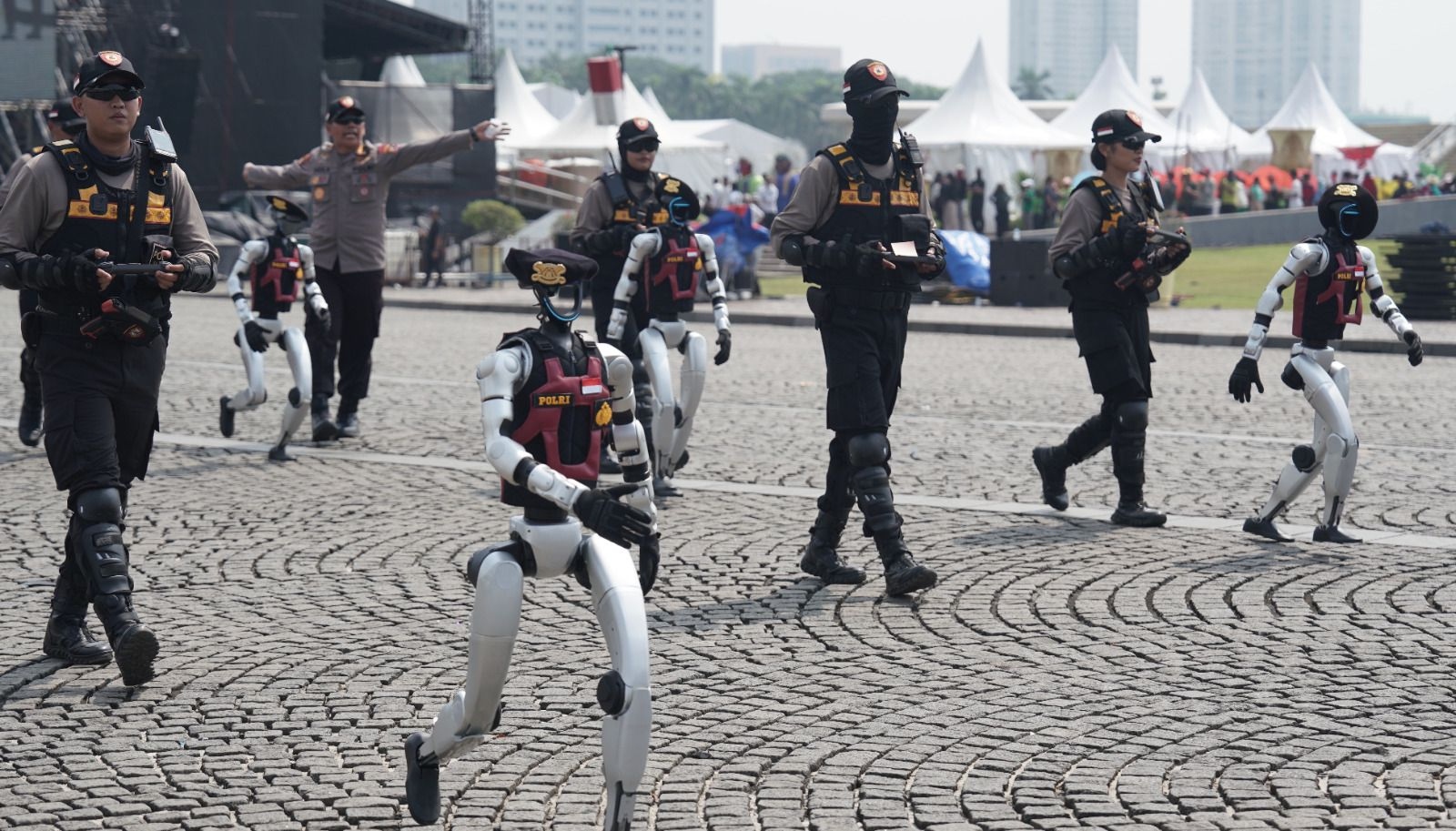 Aksi Skuad Robot Polri di Monas, Jago Lari Hingga Deteksi Bahaya