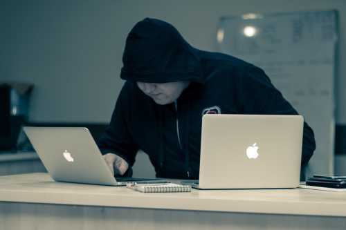 Ramai Pengguna iPhone Dapat Notifikasi Dadakan, Kena Spyware?