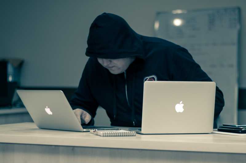 Ramai Pengguna iPhone Dapat Notifikasi Dadakan, Kena Spyware?
