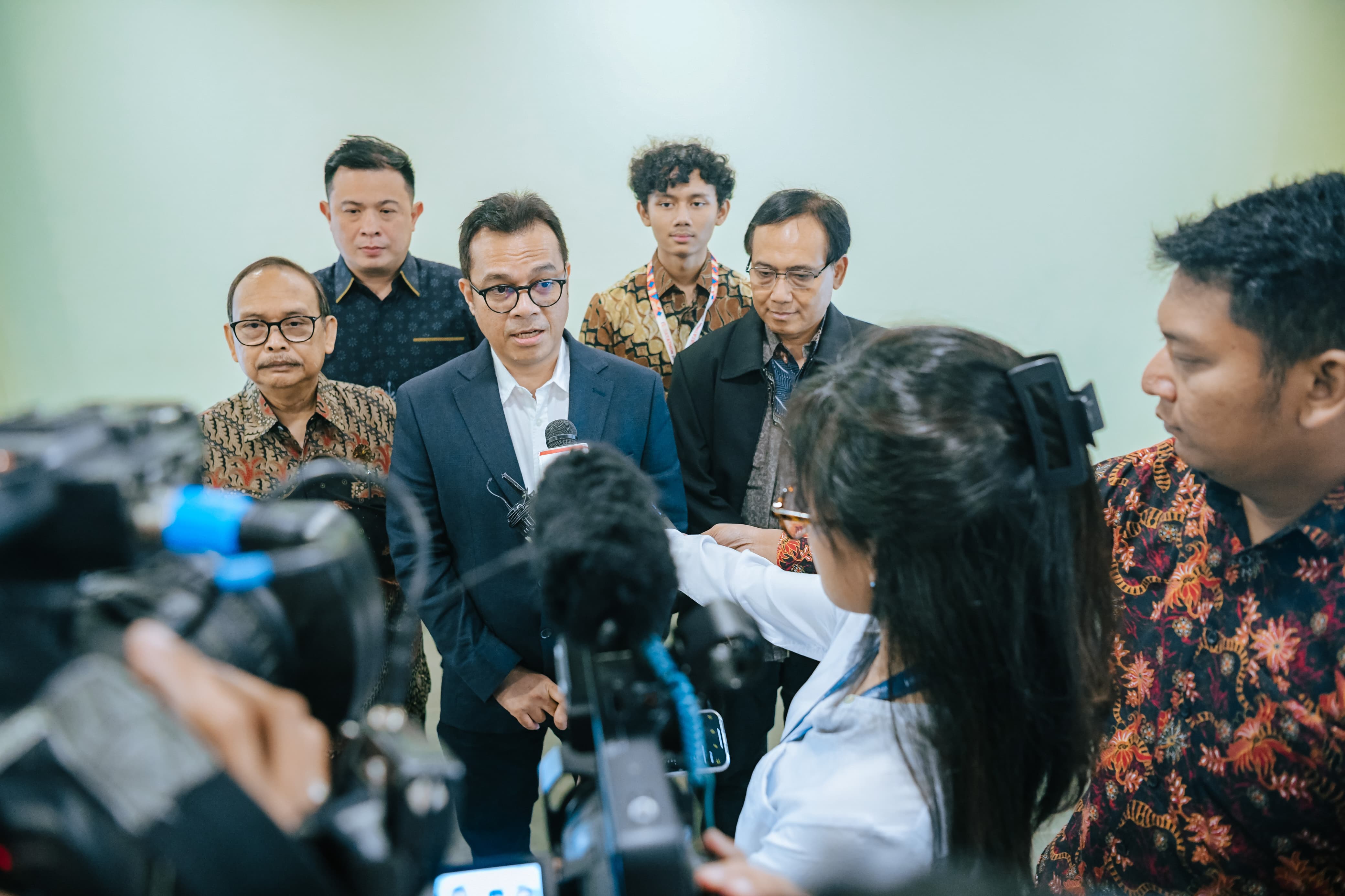 Ngebut 12 Juta Talenta Digital, Komdigi Luncurkan AI Talent Factory