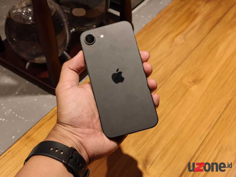 Seminggu Pakai iPhone 16e: Performa Monster, Layarnya Bikin Kesel

