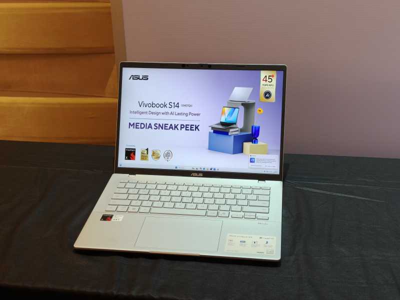 Asus Vivobook S14 Rilis, Laptop AI Tipis dengan Snapdragon X
Asus Vivobook S14 Rilis, Laptop AI Tipis dengan Snapdragon X
