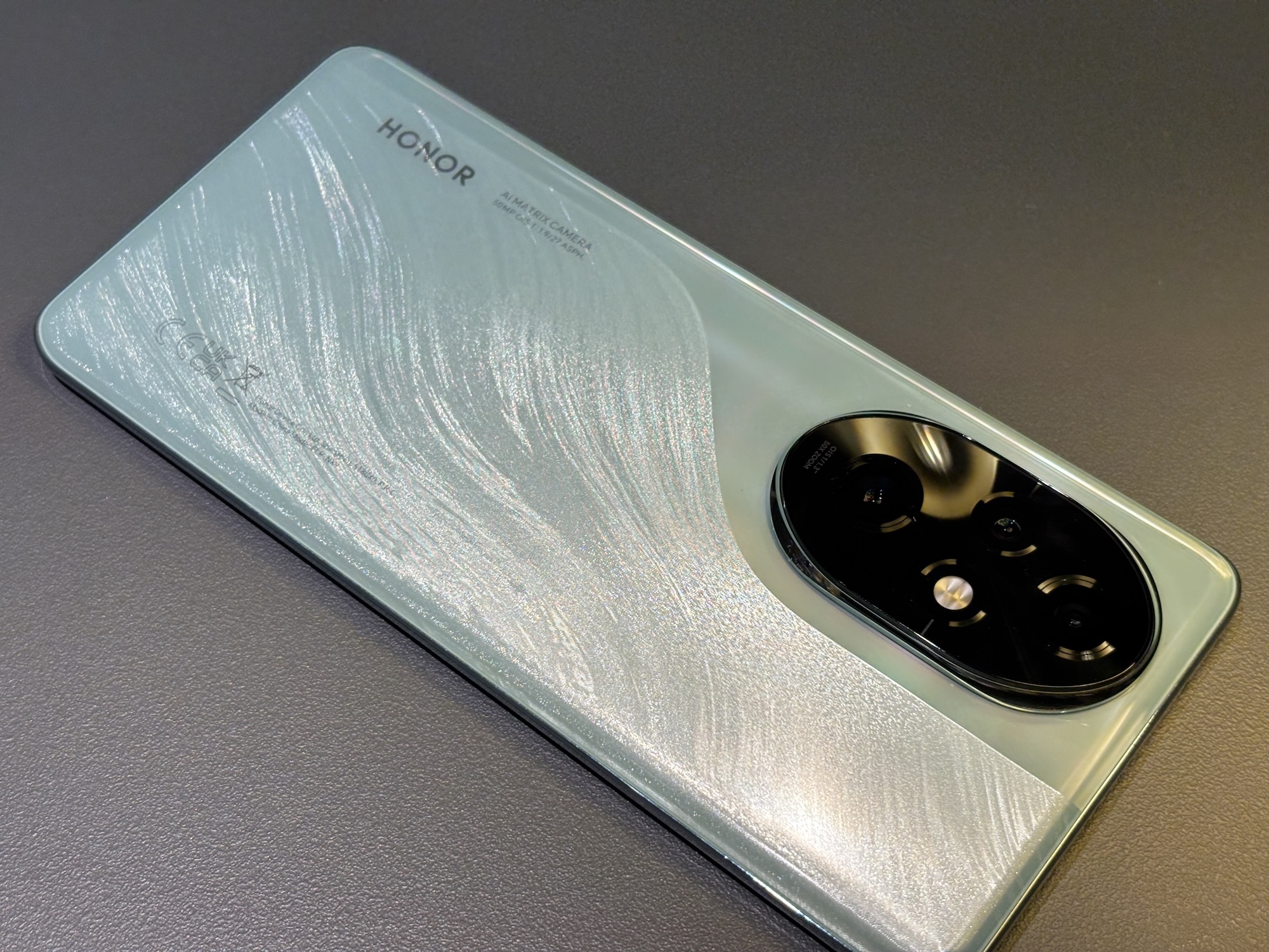 Tampang Honor 200 Pro 5G, Smartphone Tipis Berwarna Segar