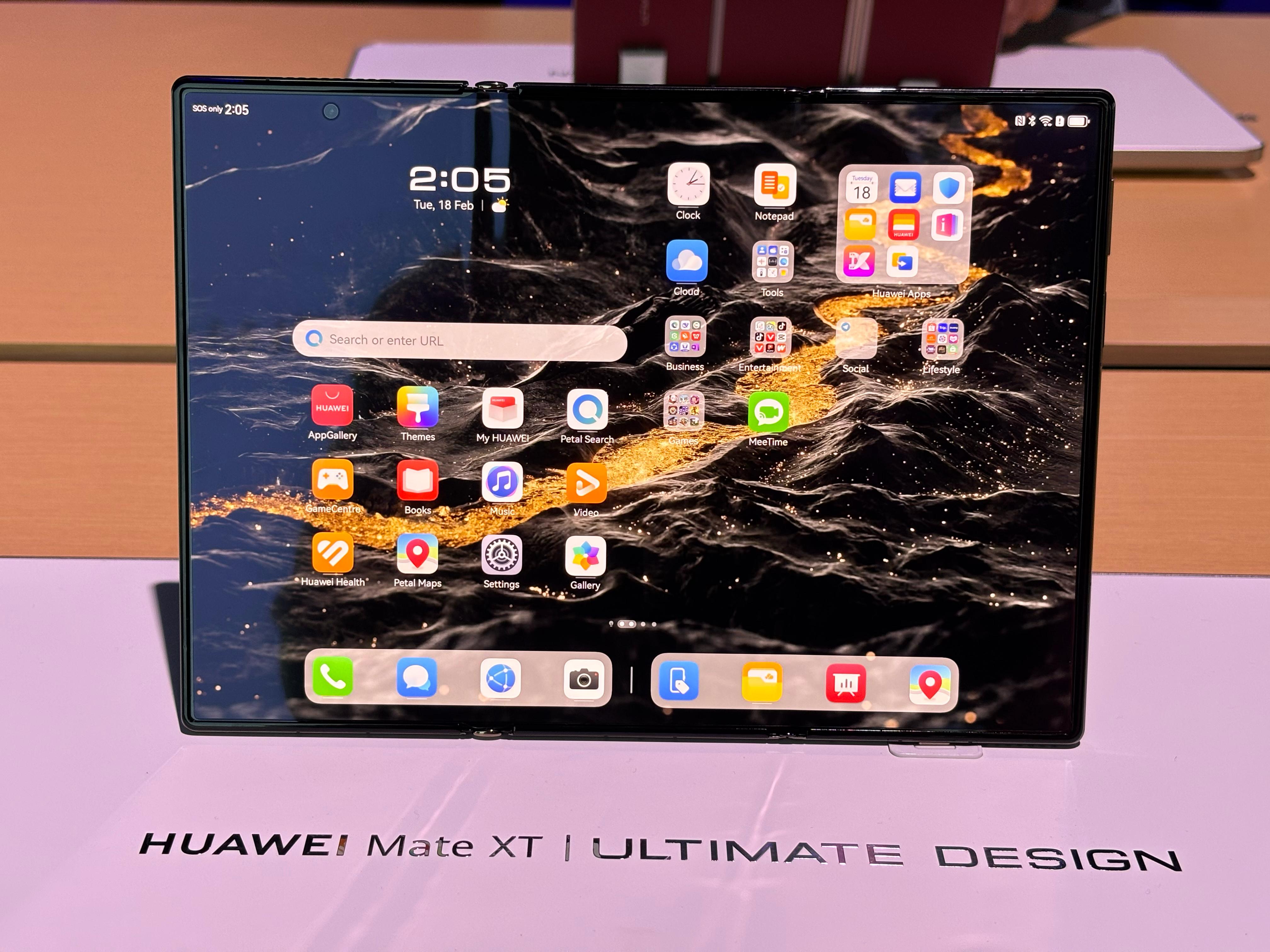 Smartphone Tri-Fold Huawei Mate XT Akhirnya Debut, Harganya Nyaris Rp60 Juta!