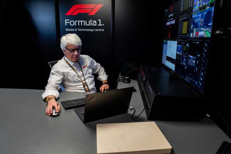 Lenovo Uji Laptop ThinkPad X9 Aura Edition di Lintasan F1