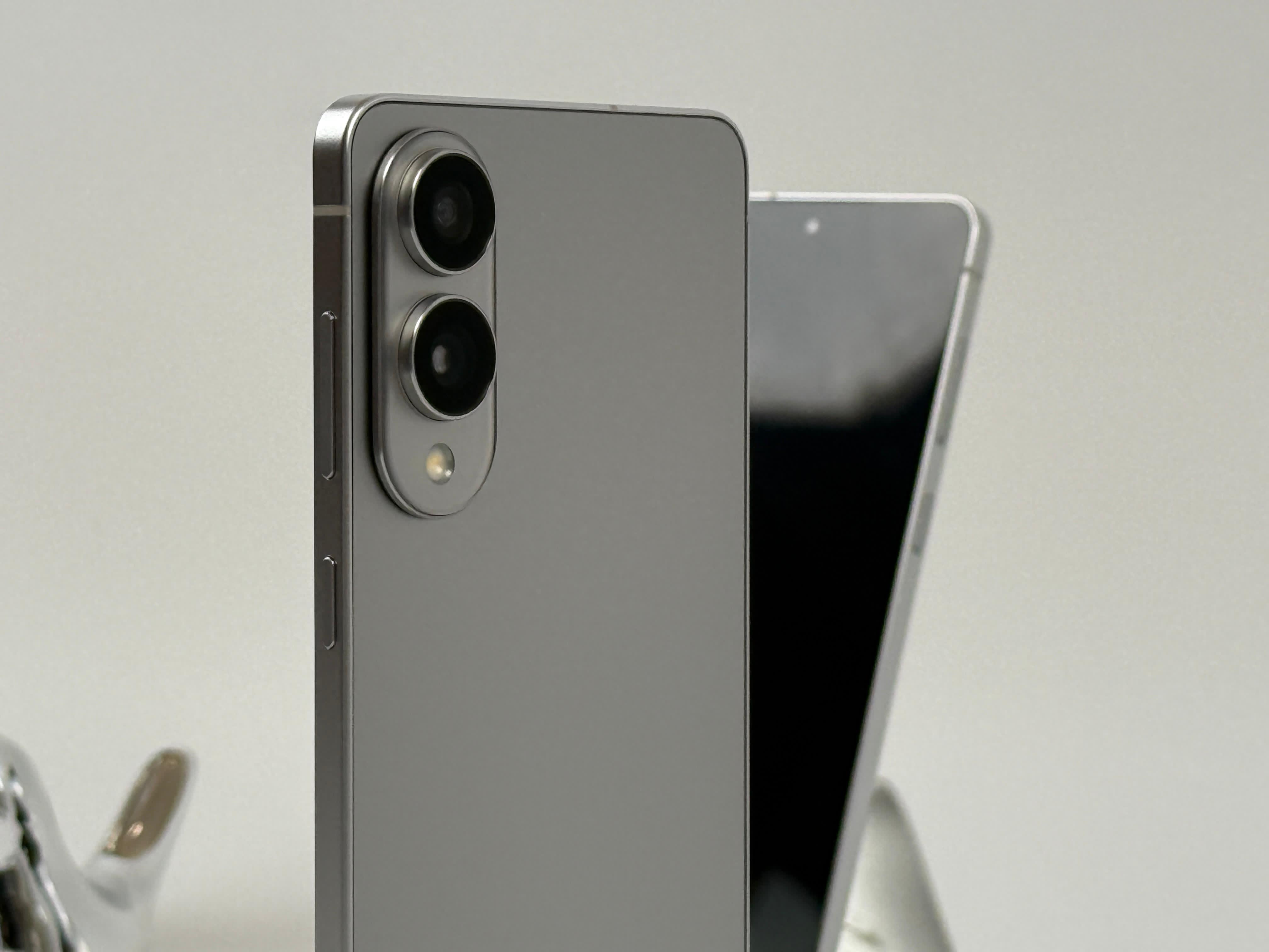Setipis Apa Sih Samsung Galaxy S25 Edge? Ini Impresi Kami