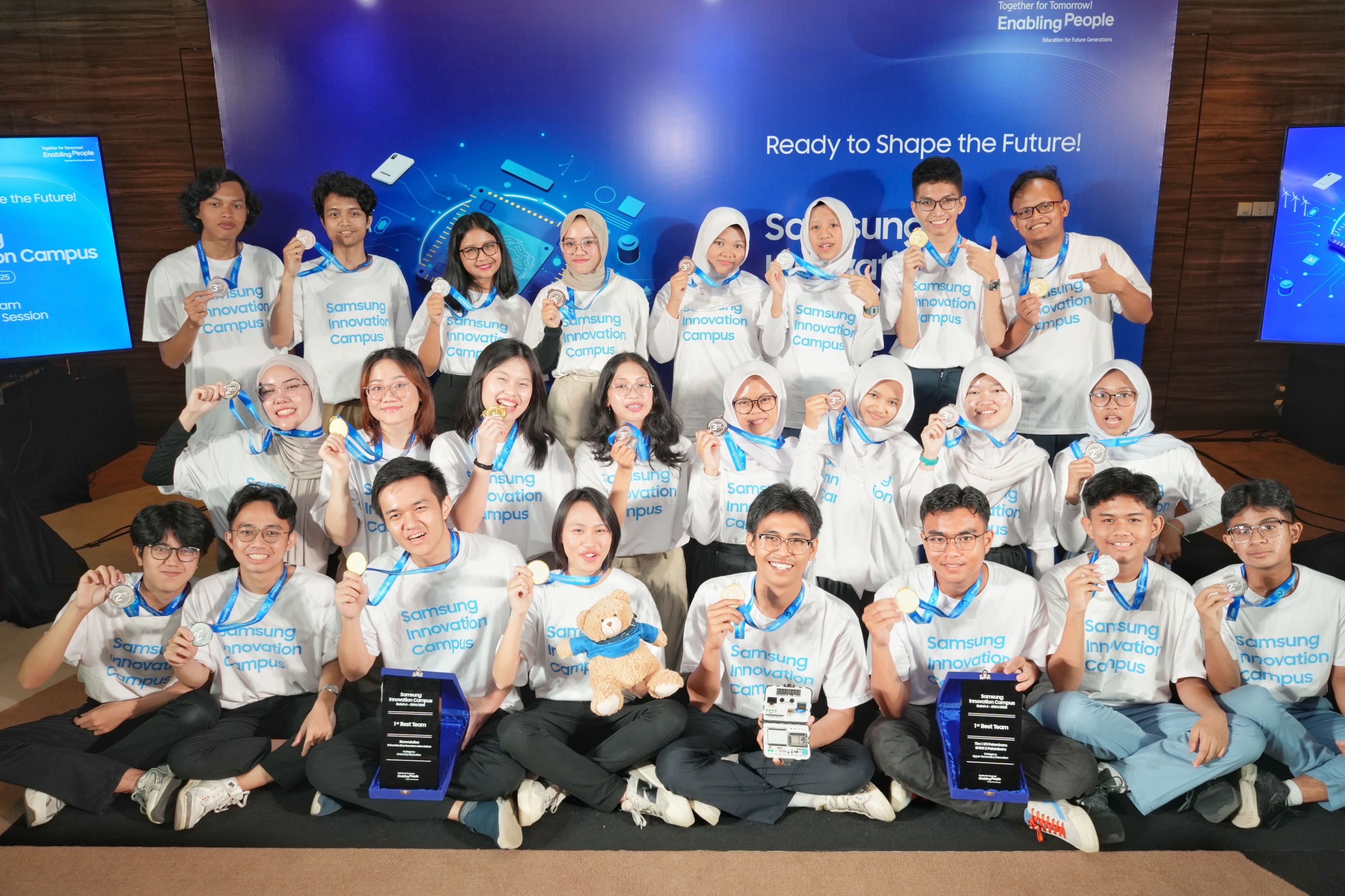 Boneka Interaktif Mahasiswa BINUS Raih Juara SIC 2025