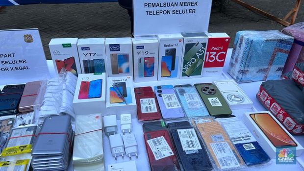 Belajar dari Kasus Cengkareng, Ini Ciri HP Palsu di Toko Online
