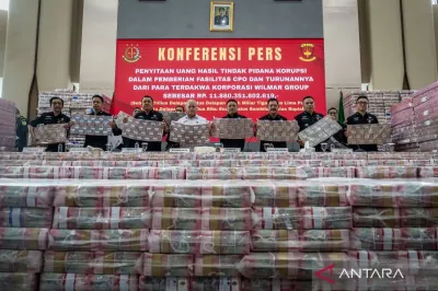 Sitaan Korupsi CPO Rp11,8 T, Setara Jutaan iPhone 16 Pro!