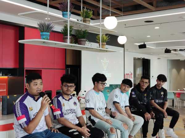 Foto: Kraken, Thorrad dan RRQ Kazu di acara Konferensi Pers FFWS ID 2024 Spring