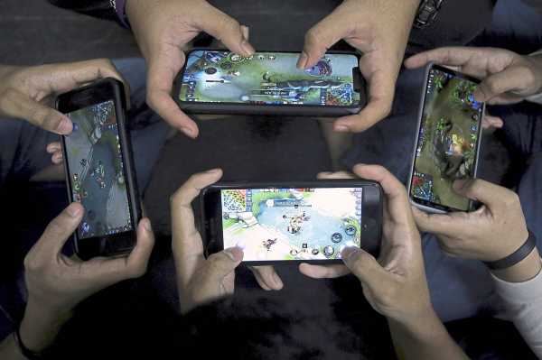 Ilustrasi bermain Mobile Legends (Foto: The Star)