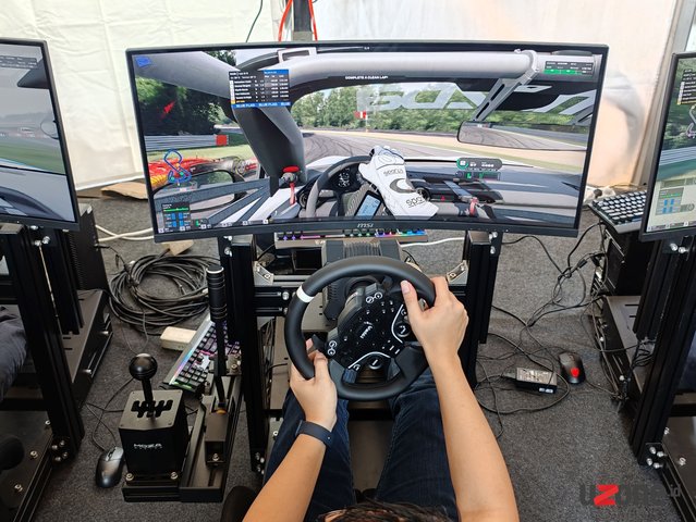 FOTO: Melihat Arena National Sim Racing Series di Stasiun Gambir