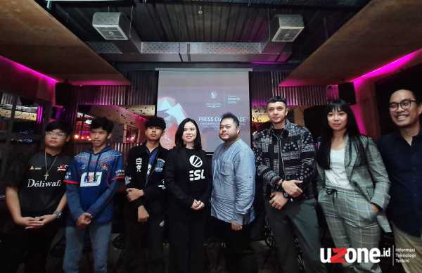Tim eSports Indonesia bersama perwakilan ESL dan pengisi acara di Grand Final Free Fire Snapdragon Pro Series (Foto: Muhammad Faisal/Uzone.id)