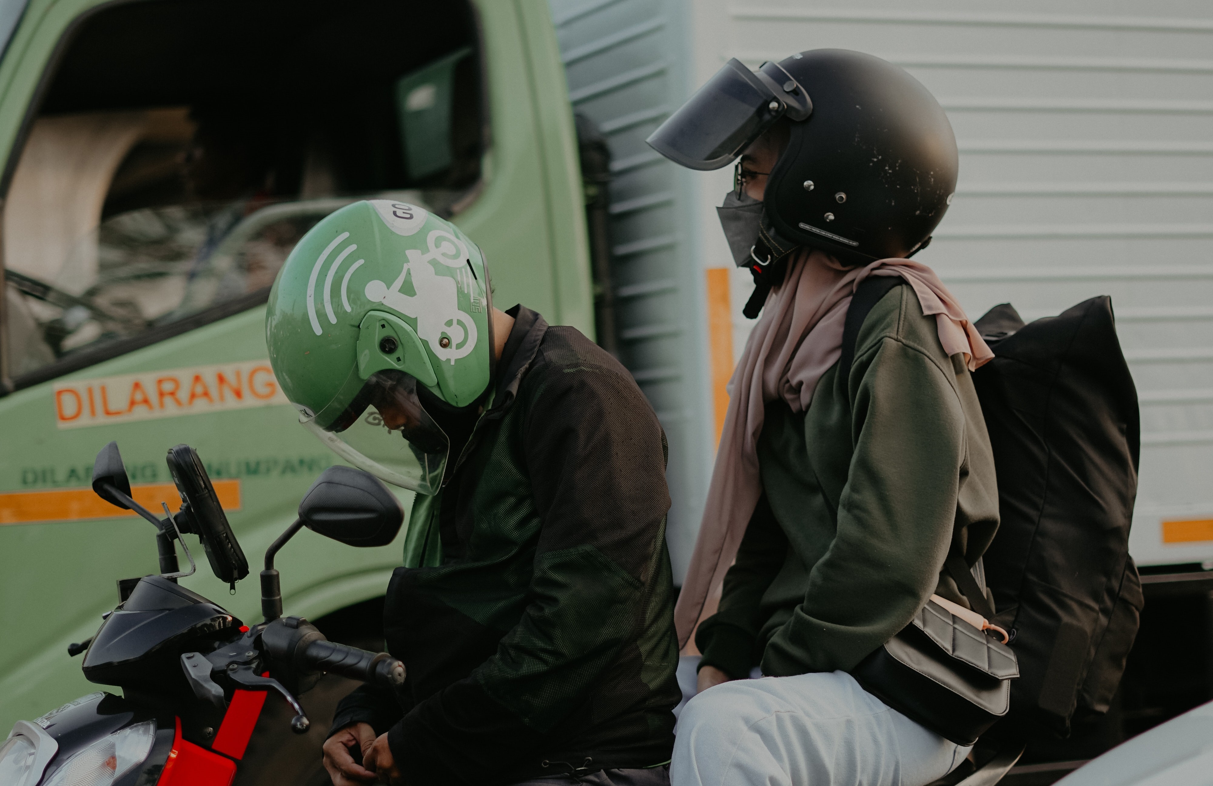 Grab dan Gojek Sepakat Beri Bonus Uang Tunai ke Driver untuk Lebaran