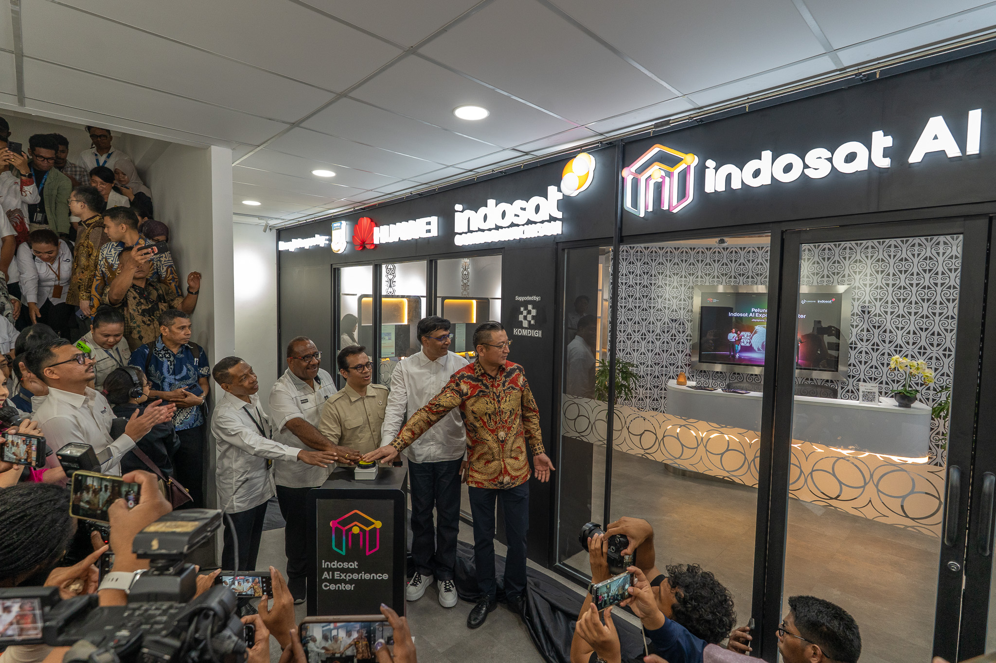 Indosat Resmikan&nbsp;AI Experience Center di Jayapura