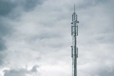 Komdigi Buka Lelang Pita 1,4 GHz, Percepat Internet Murah 100 Mbps