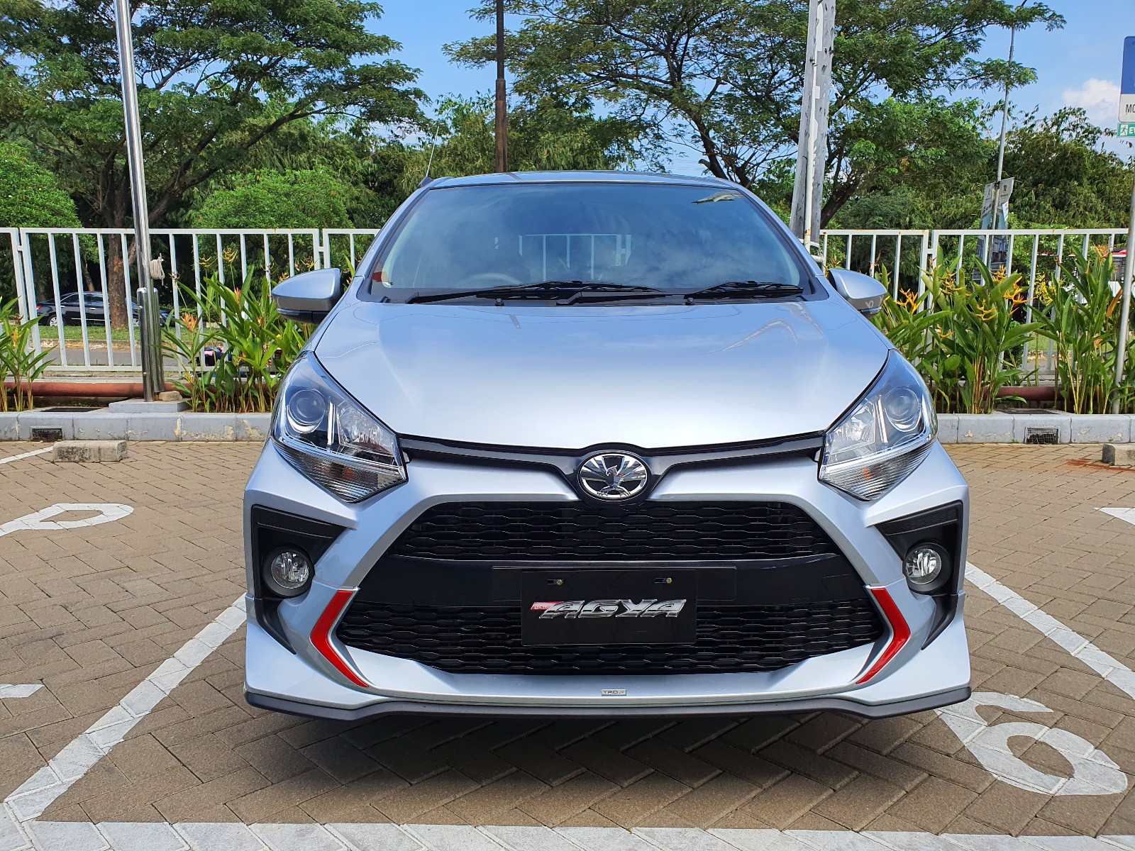 Download Review dan Test Drive Toyota Agya Facelift, Lebih Baik Atau Cuma Menang Merek? | UseeTV