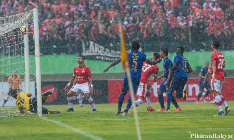 Simak Foto Ini, Gol atau Tidak? Simak Foto Ini, Gol atau Tidak?