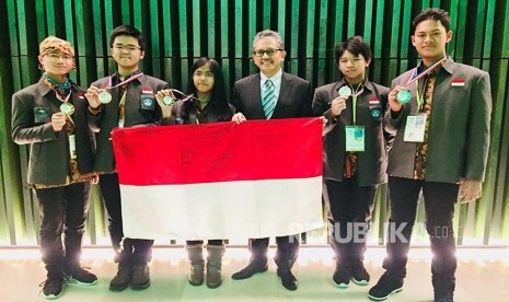 Pelajar Indonesia Raih Prestasi Olimpiade Sains di Belanda