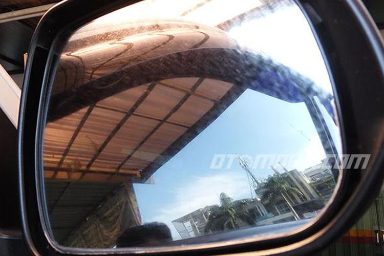 Spion Mobil Bukan Pajangan, Wajib Dilirik saat Berkendara