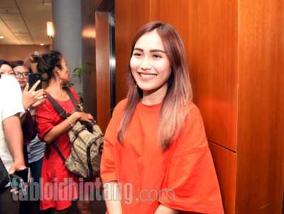 Saat Lebaran Pun Ayu Ting Ting Tetap Di - Bully Haters….