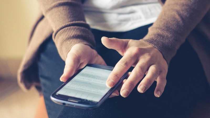 Cek Ponsel Setiap 7 Menit, Perempuan Sulit Jauh dari Medsos Cek Ponsel Setiap 7 Menit, Perempuan Sulit Jauh dari Medsos