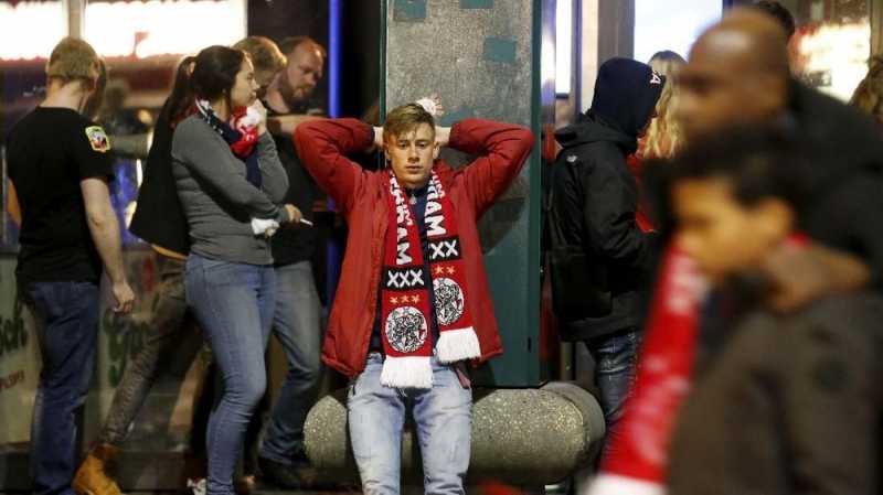 Ganggu Skuat Tottenham, Fan Ajax Tiru Suporter Liverpool