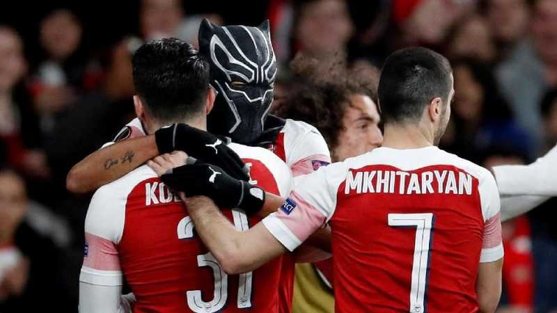 Aubameyang Siapkan Topeng Black Panther Sejak Lawan MU Aubameyang Siapkan Topeng Black Panther Sejak Lawan MU