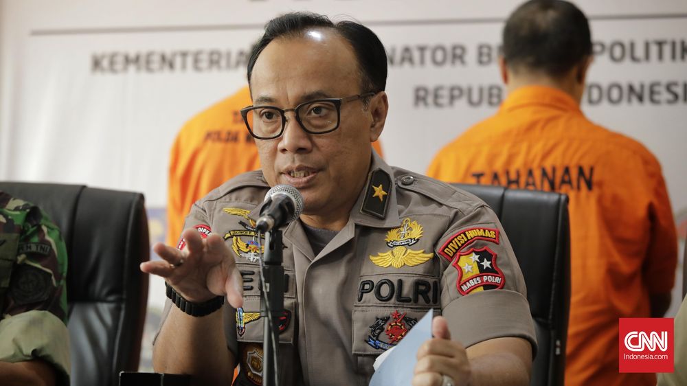 Polisi Sebut Listrik Padam Akibat Pohon Terlalu Tinggi