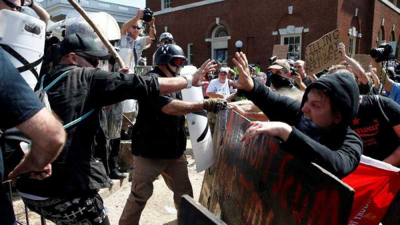 Donald Trump Kecam Insiden Rasisme di Charlottesville Donald Trump Kecam Insiden Rasisme di Charlottesville
