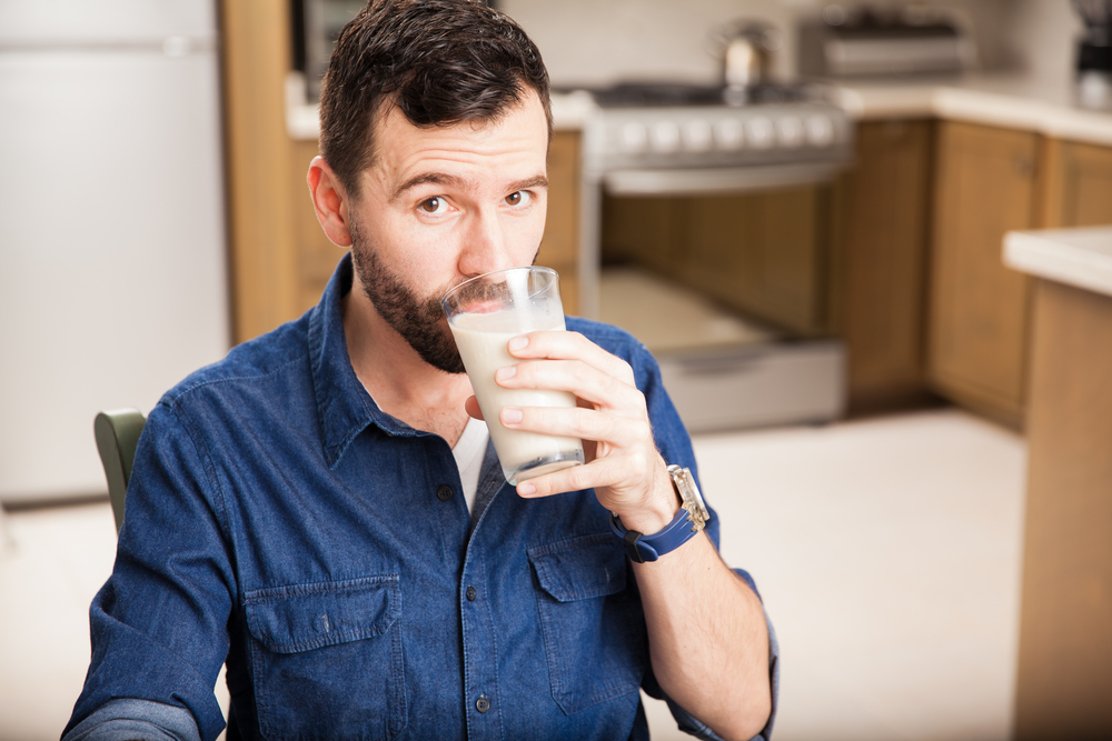 Jarang Minum Susu Bikin Osteoporosis?