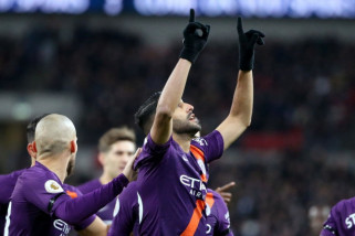 Mahrez lakukan gestur selebrasi gol kenang mendiang bos Leicester Mahrez lakukan gestur selebrasi gol kenang mendiang bos Leicester