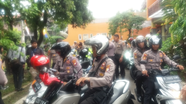 Pilkada Papua, 2 Polisi Tewas Dihadang Kelompok Bersenjata Pilkada Papua, 2 Polisi Tewas Dihadang Kelompok Bersenjata
