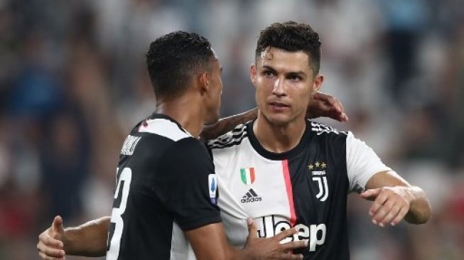 Imut tapi Seksi, Cristiano Ronaldo Santai Kenakan Jubah Macan Tutul