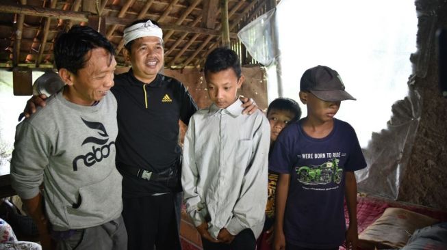 Bupati Purwakarta ke Rumah Reot karena Kicauan, Ini yang Terjadi Bupati Purwakarta ke Rumah Reot karena Kicauan, Ini yang Terjadi