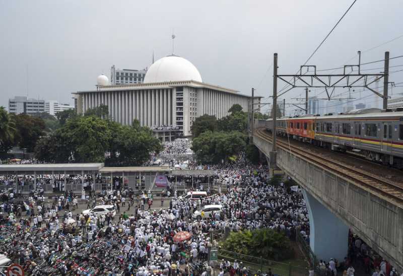 Anies Baswedan dan Sandiaga Hadiri Aksi 112 di Istiqlal Anies Baswedan dan Sandiaga Hadiri Aksi 112 di Istiqlal