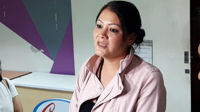 Melanie Subono Bahagia Dapat Pujian dari BJ Habibie Melanie Subono Bahagia Dapat Pujian dari BJ Habibie