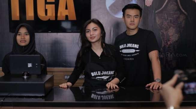 Ariel Tatum Dekati Dion Wiyoko, Ada Apa? Ariel Tatum Dekati Dion Wiyoko, Ada Apa?