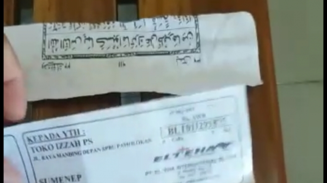 Geger Alquran Jadi Nota Pengiriman Paket, Ini Cerita Sebenarnya Geger Alquran Jadi Nota Pengiriman Paket, Ini Cerita Sebenarnya