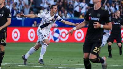 Bikin Netizen Heboh, Ini Kelakuan Konyol Ibrahimovic saat Selebrasi Gol