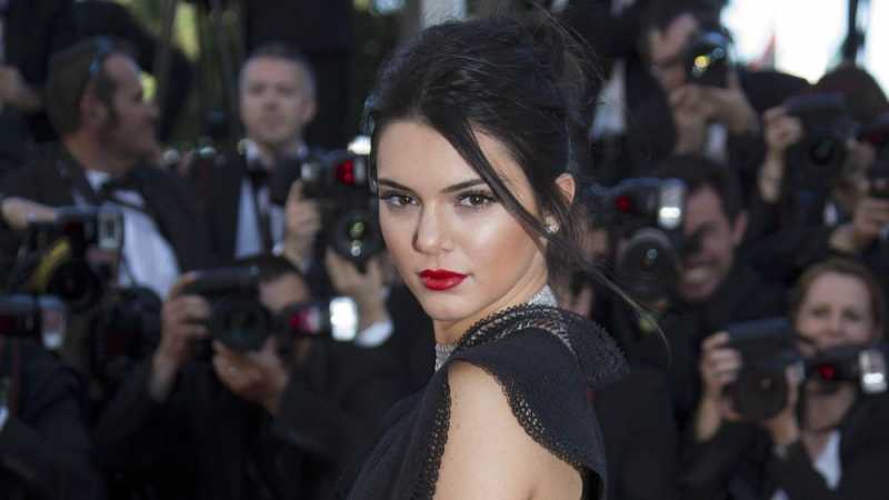 Kendall Jenner Buka Suara soal Isu Lesbian Kendall Jenner Buka Suara soal Isu Lesbian